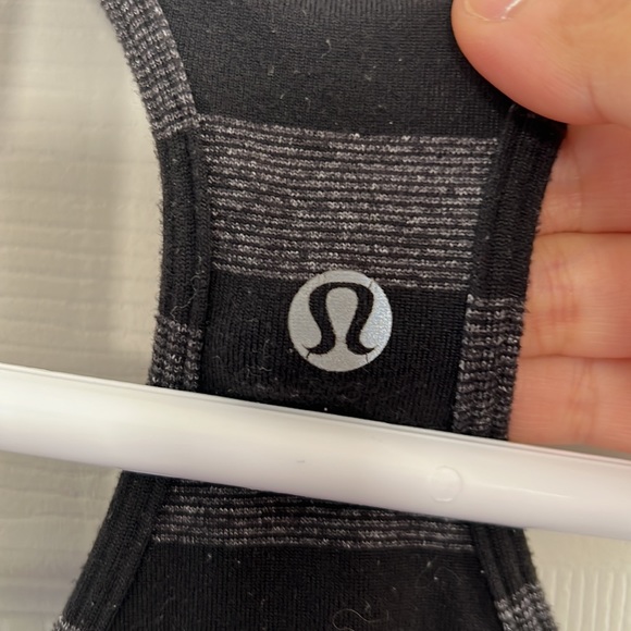 Lululemon tank top size 4 - Picture 4 of 4